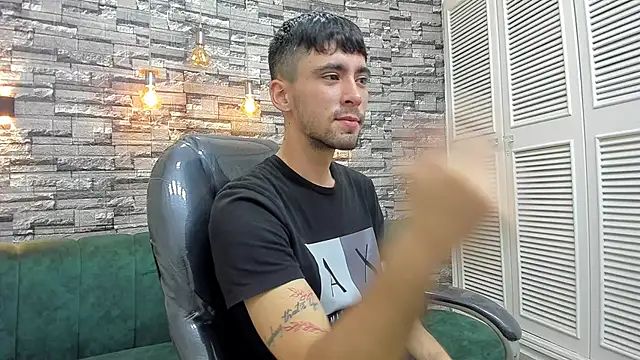 mike_whitee webcam