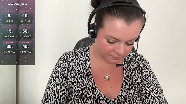NaughtyWifeUK webcam
