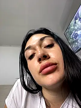 LaanaCooper webcam