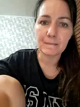 Webcam Model (simpledi)  is live.Free join now!
