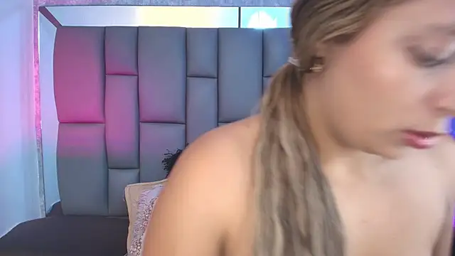 _MiaBrown_ webcam