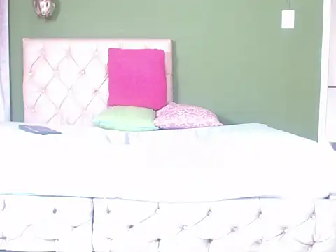 Lucia_Spear webcam