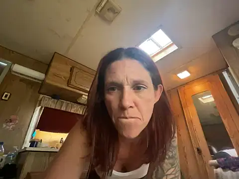 YoMomma-xoxo13 webcam