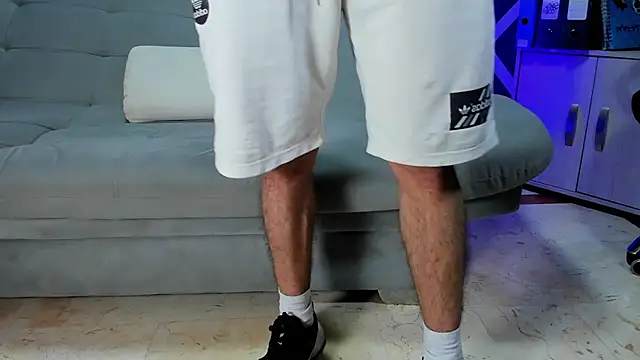 etham_wolf_ webcam