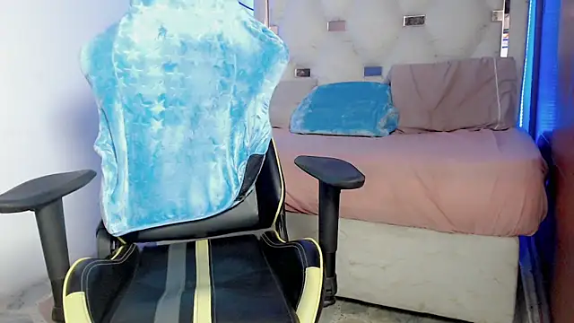 Kris_cuervo webcam