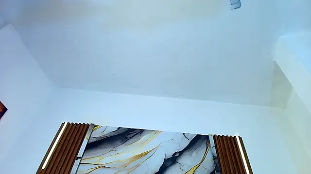 emiliqueen8 webcam