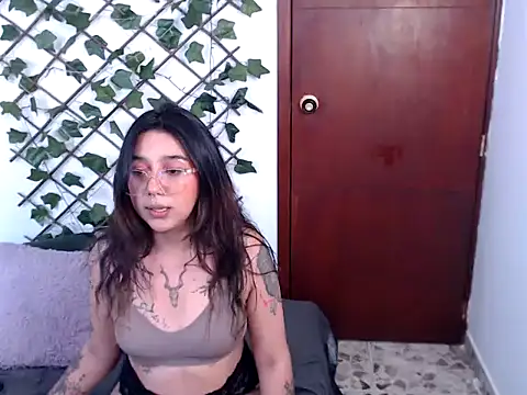 Marce_littleNaughty webcam