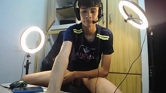 Inako777Boy webcam
