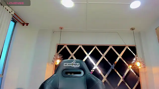Emily_Hots webcam