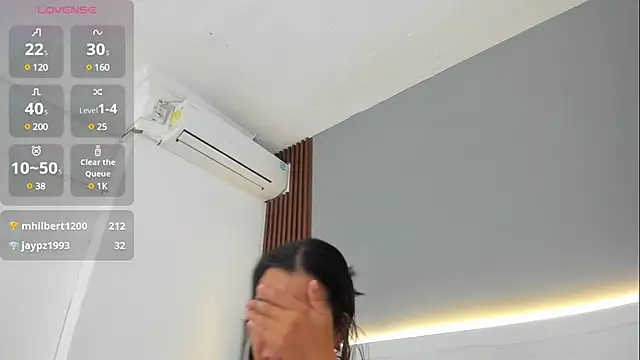 naked livechat Chiqui Milk 