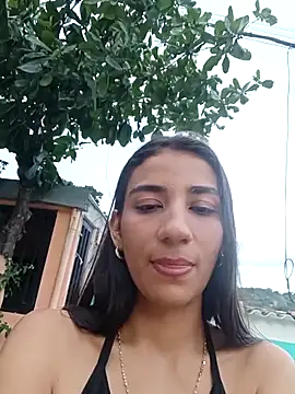 Webcam Model (-juicy_)  is live.Free join now!