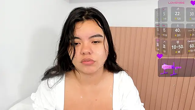 klhoe_boobs webcam