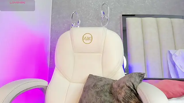  Lucy_Vega chat room