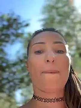 LetsFunKARINA webcam