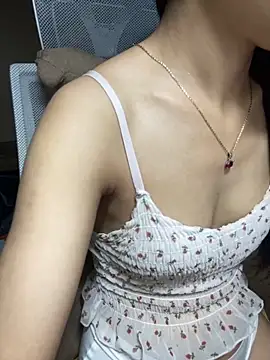 Mina048 webcam
