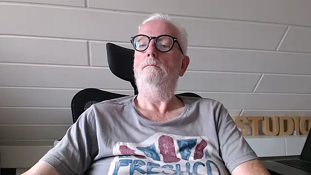 Greyhound70 webcam