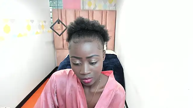 Sara_Naugty webcam