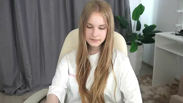 KylaNahari webcam