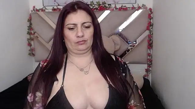 YourSexyRedhead webcam