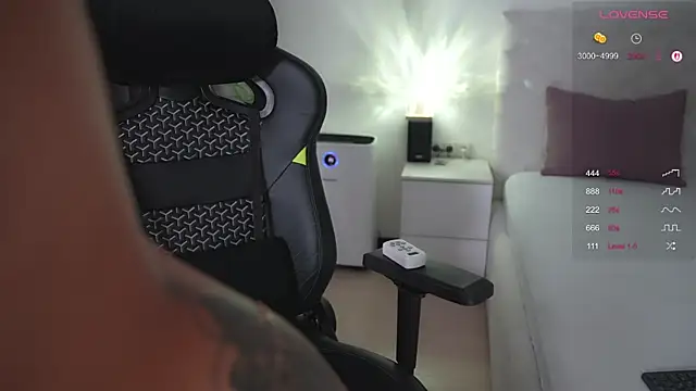 BestExtreme's free adult webcam chat sex room