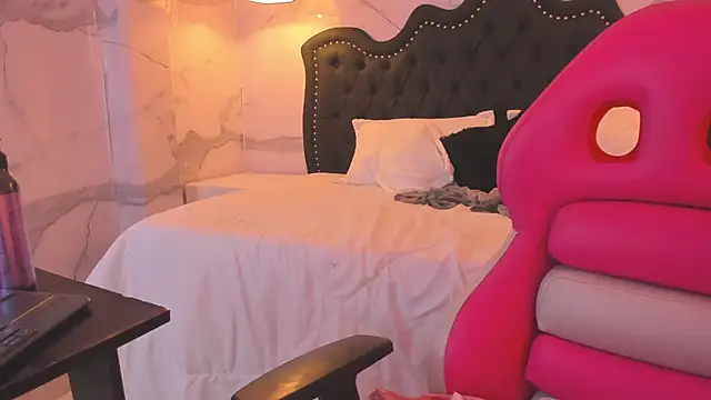 luna_hot_ass webcam