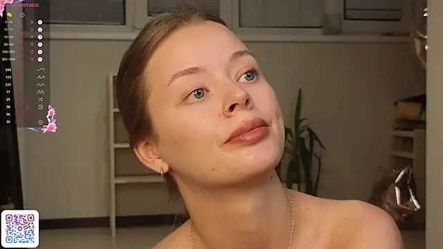 NinaCoxn webcam