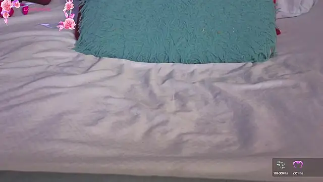 Roxy_Lux webcam