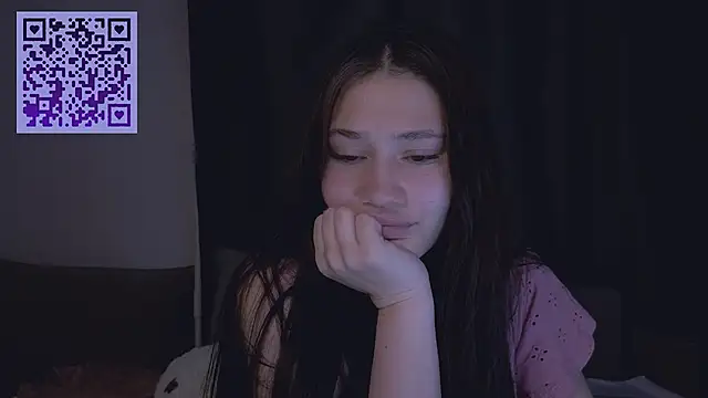 mia___silver webcam
