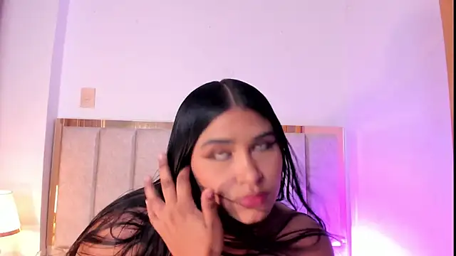 SaraBloomm webcam