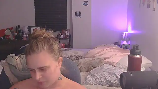 Sexyblonde12344 webcam