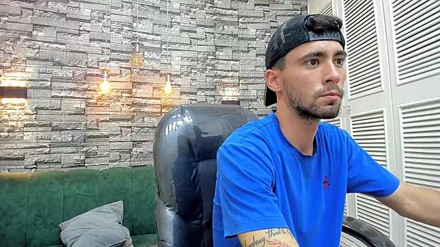mike_whitee webcam