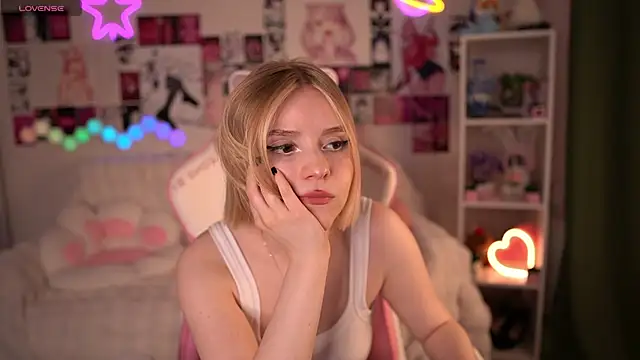 nude webcam chatroom Dragonwind