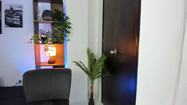 live cam show Miagate