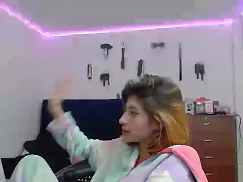 nude amateur webcam KratosAfroditacs