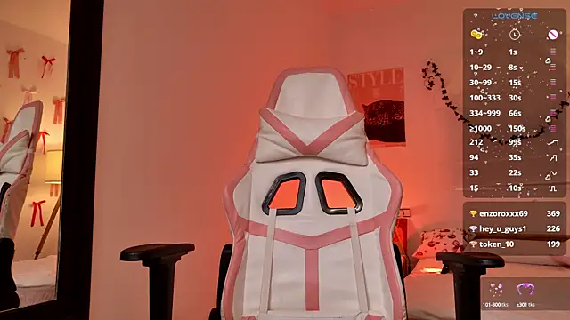 LexieLoree webcam