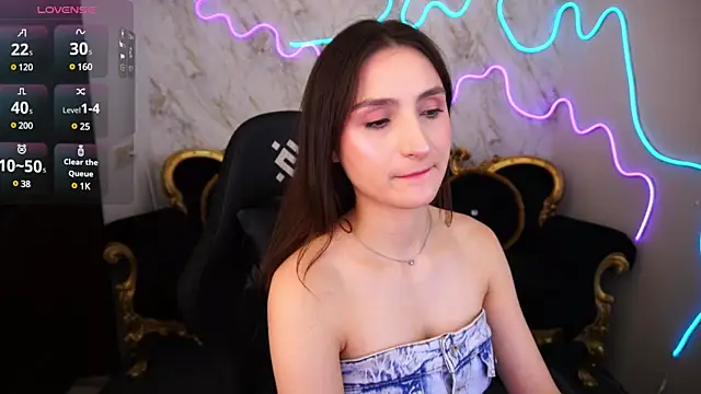 janiefoxy - JanieFoxy's free webcam