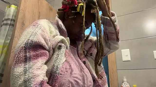 anonymous video chat ChocolateCakeQueen