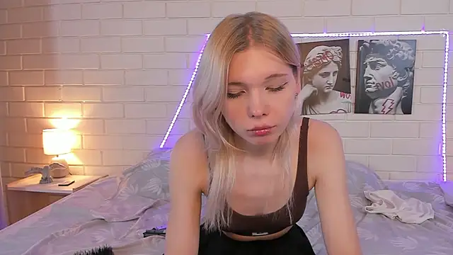 Blondy_Fina webcam