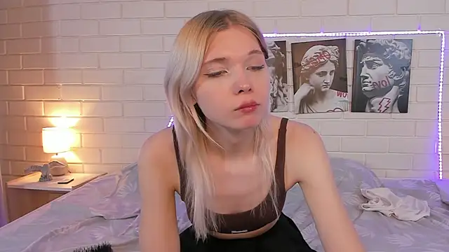 Blondy_Fina webcam