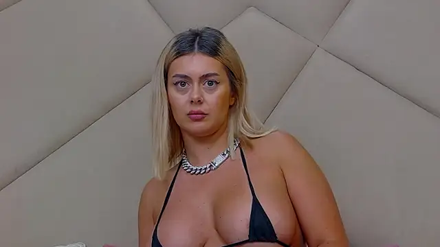 chatting online ChloeFrost