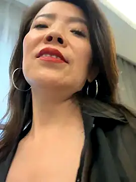 anna_yngs's Stripchat show and profile