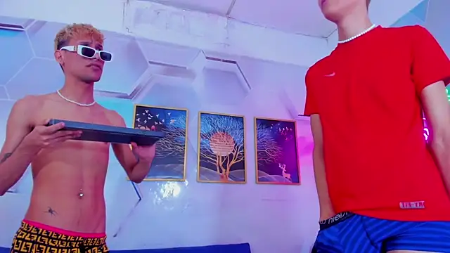 franyer_and_guys webcam