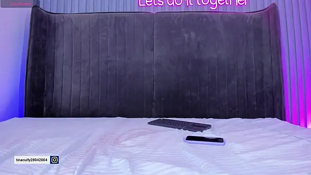 Tina_curly webcam