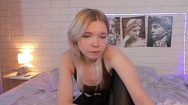 Blondy_Fina webcam