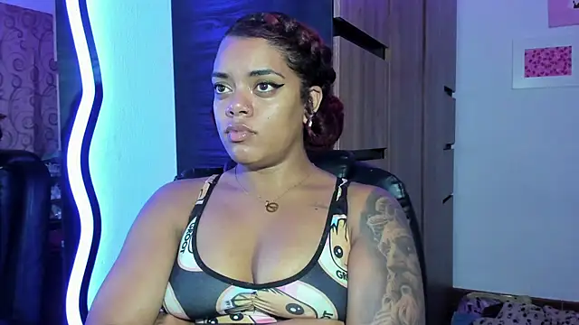 ladyrd1 webcam