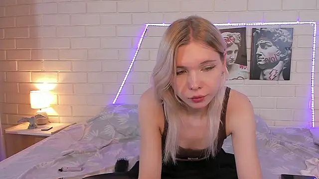 Blondy_Fina webcam