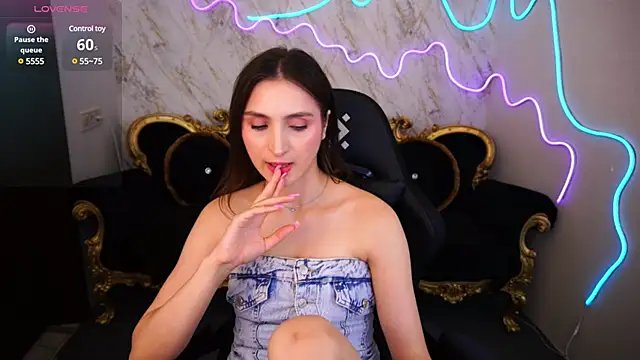 JanieFoxy webcam