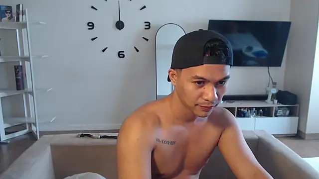 Asian_Exploder webcam