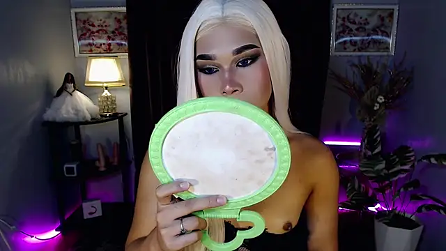 LuxuriousNikkixxx webcam