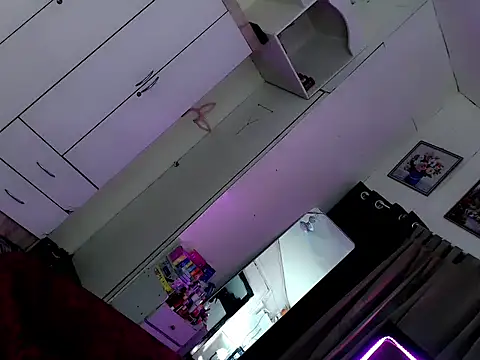 Miss_twinny21 webcam